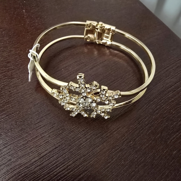 Gold Snowflake Bracelet - Picture 2 of 5